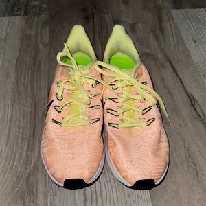 Nike sz 8 woman Peach and Yellow Athletic Shoes